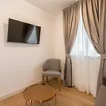 לינה וארוחת בוקר Stine ספליט