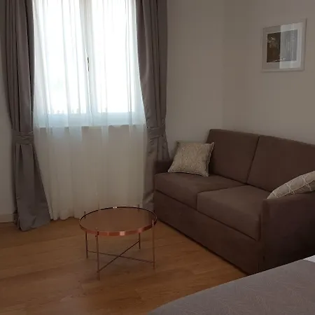 Stine فندق مبيت وإفطار 4*