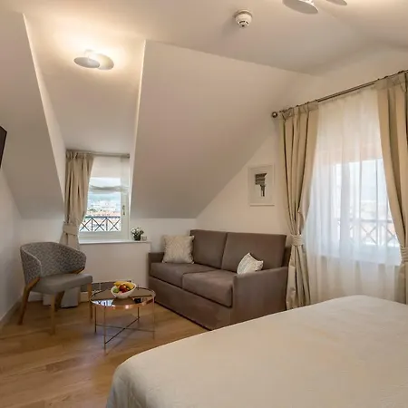 Stine Nocleg ze śniadaniem 4*