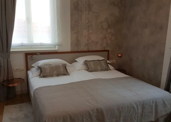 Oda ve Kahvaltı Stine 4*